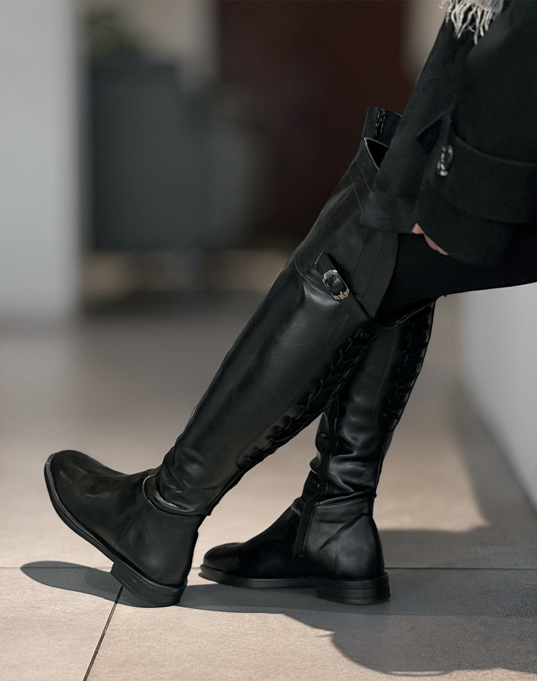 چکمه بالازانو پشت بند