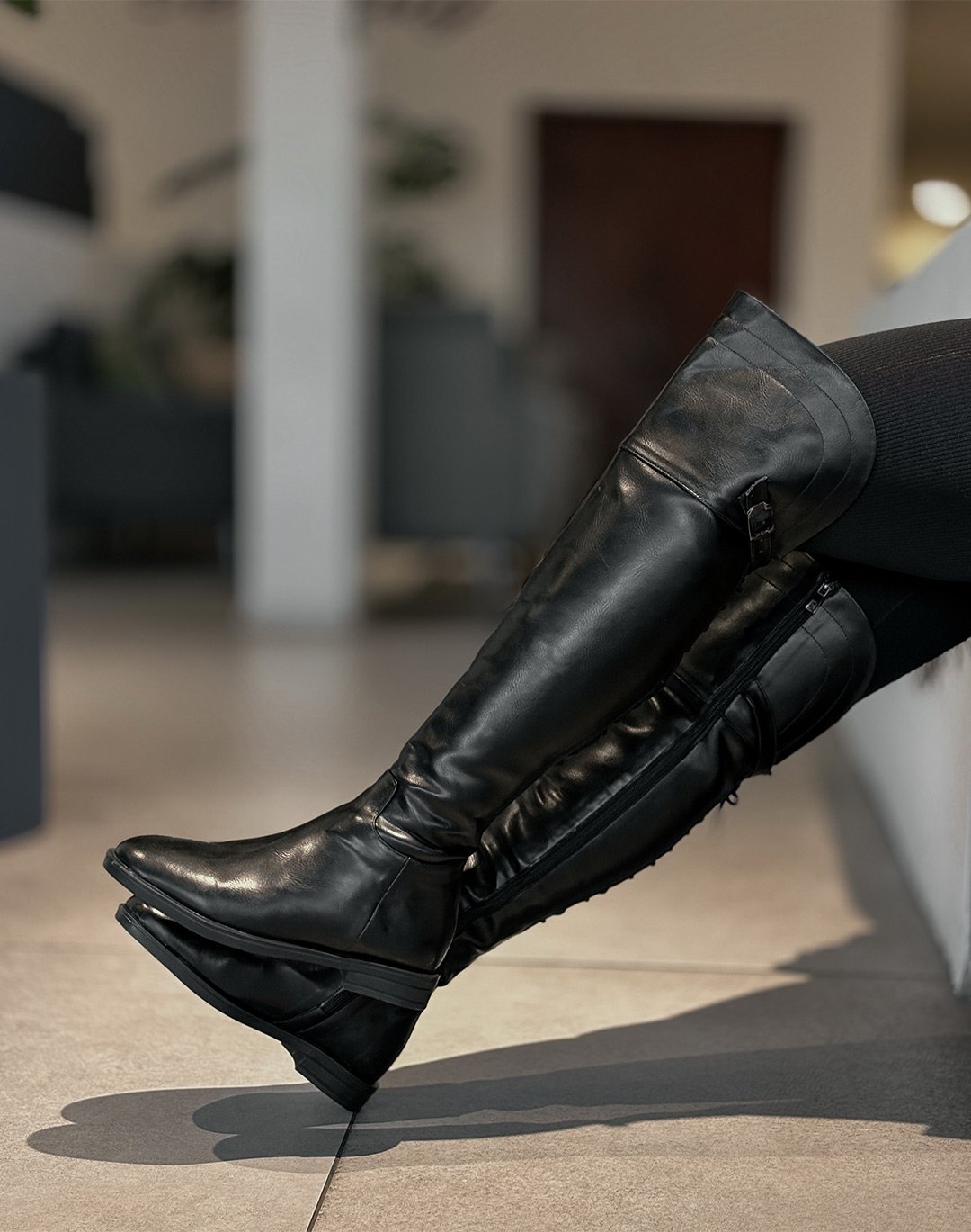 چکمه بالازانو پشت بند