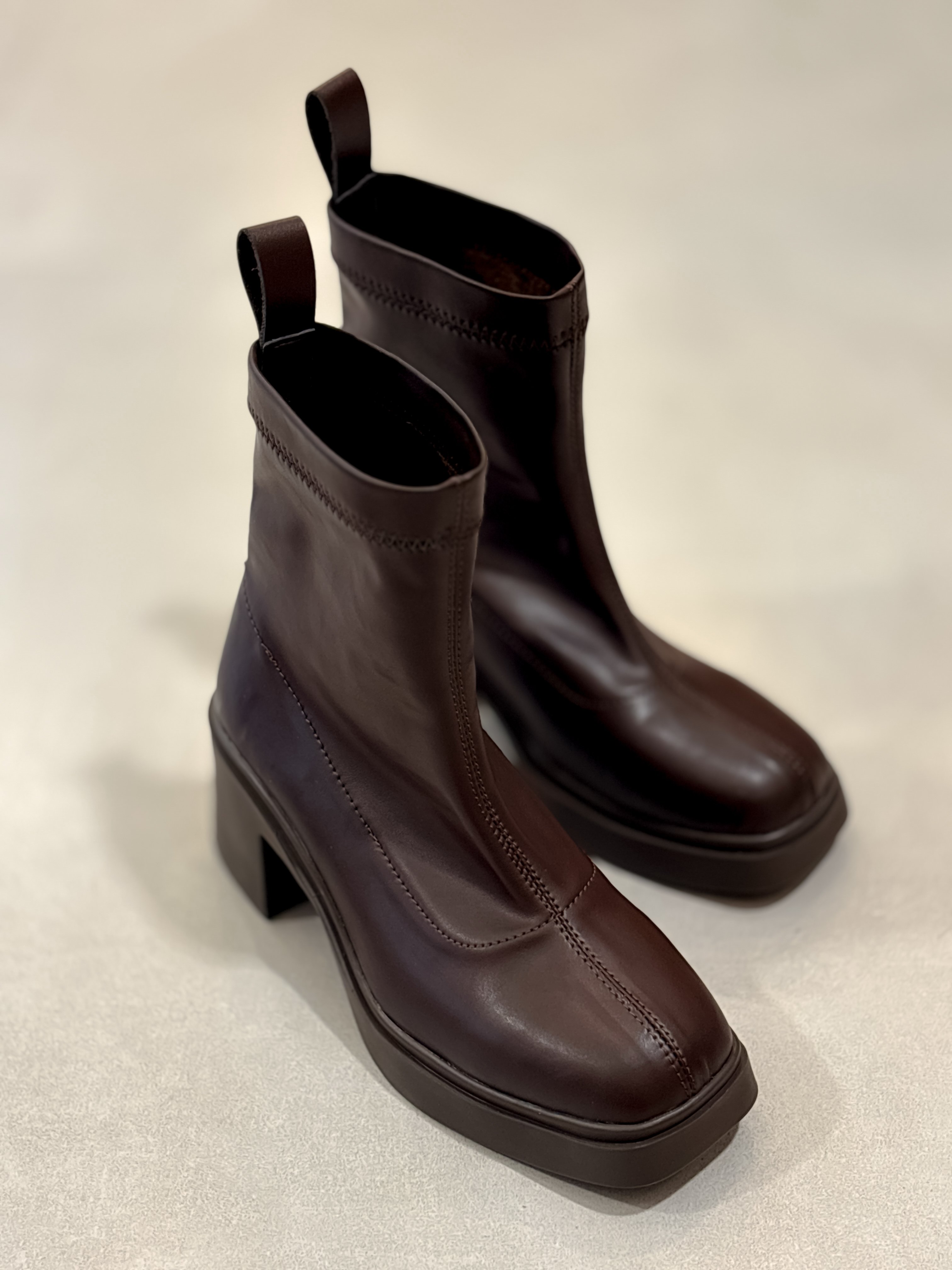 نیم بوت پاشنه استریج ثمر