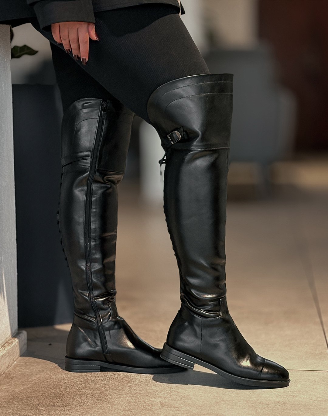 چکمه بالازانو پشت بند