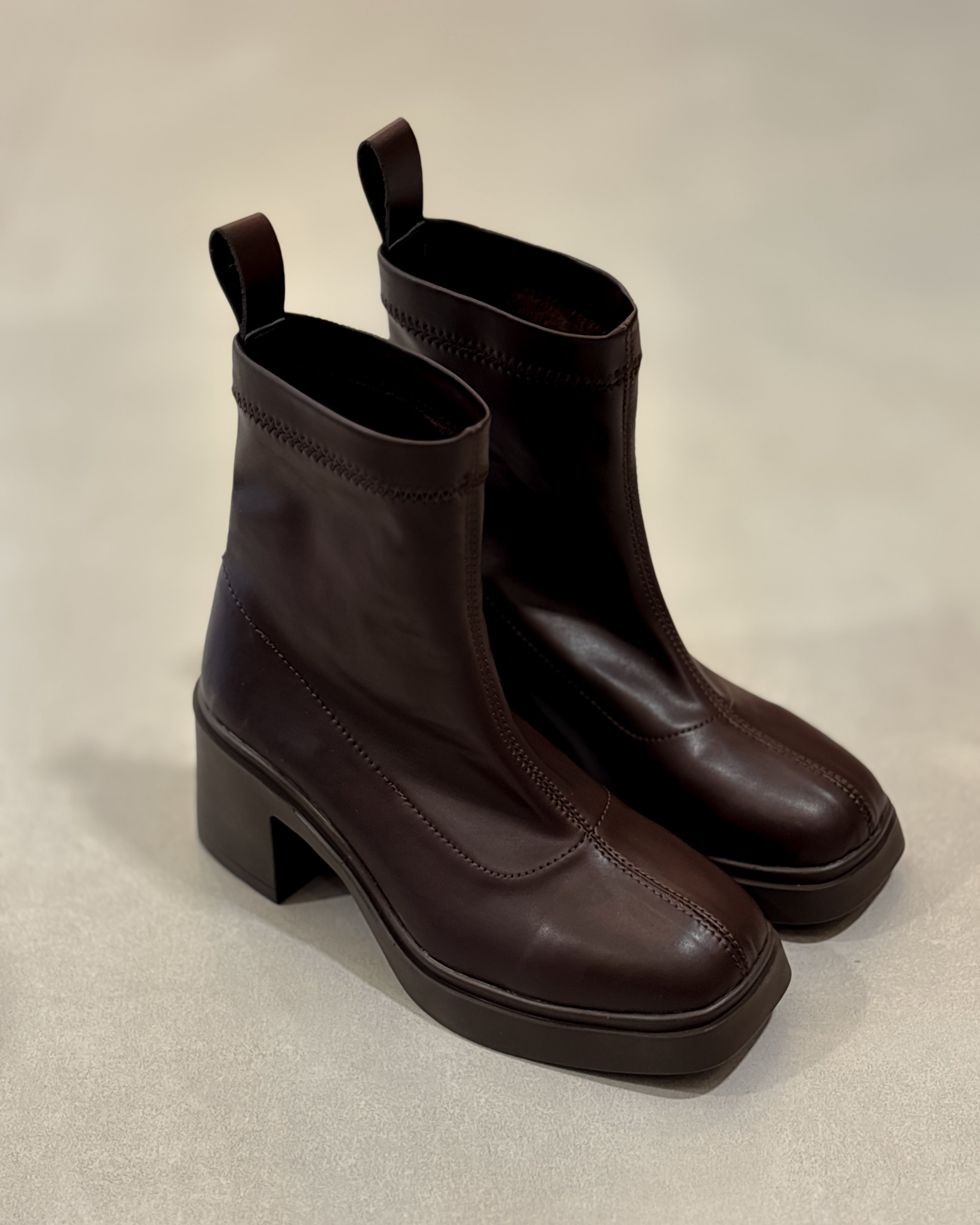 نیم بوت پاشنه استریج ثمر