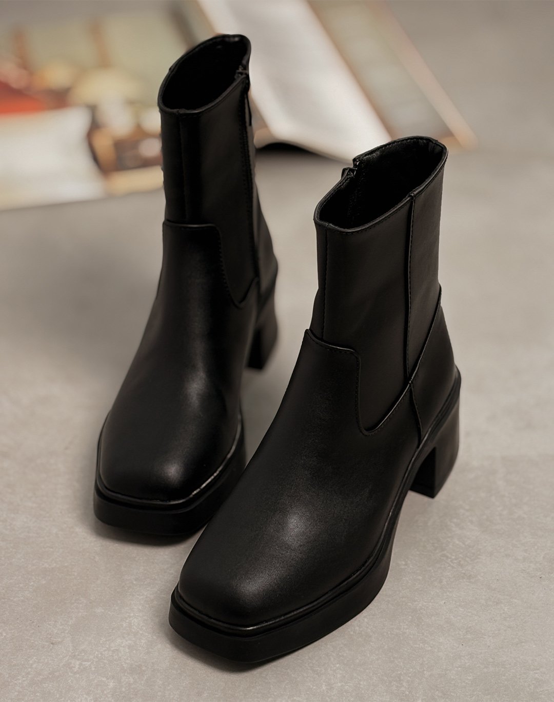 نیم بوت پاشنه مانا