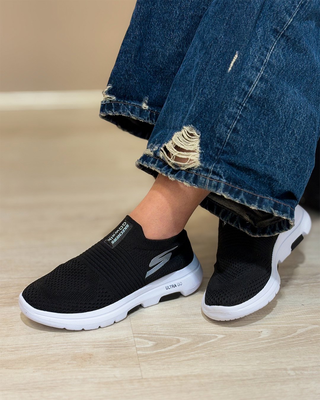 کتونی جورابی آتیس