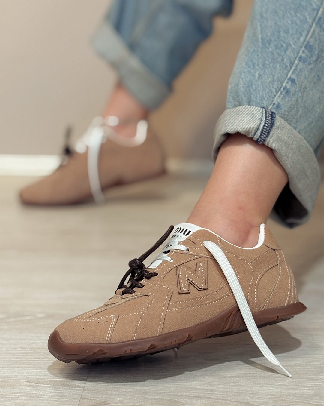 کتونی میومیو نیوبالانس