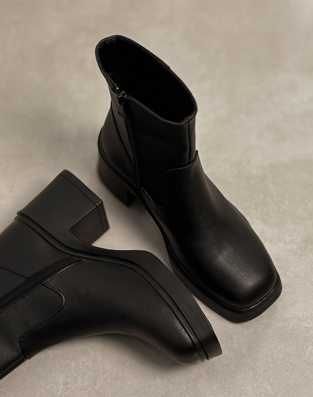 نیم بوت پاشنه مانا