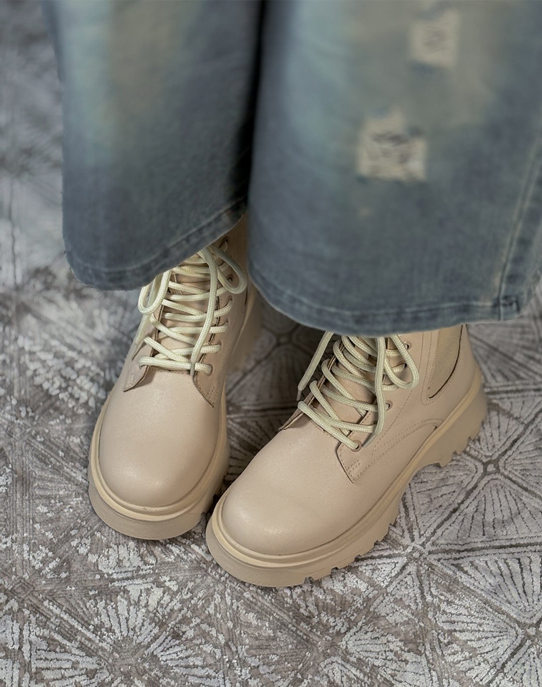 نیم بوت نورا بندی