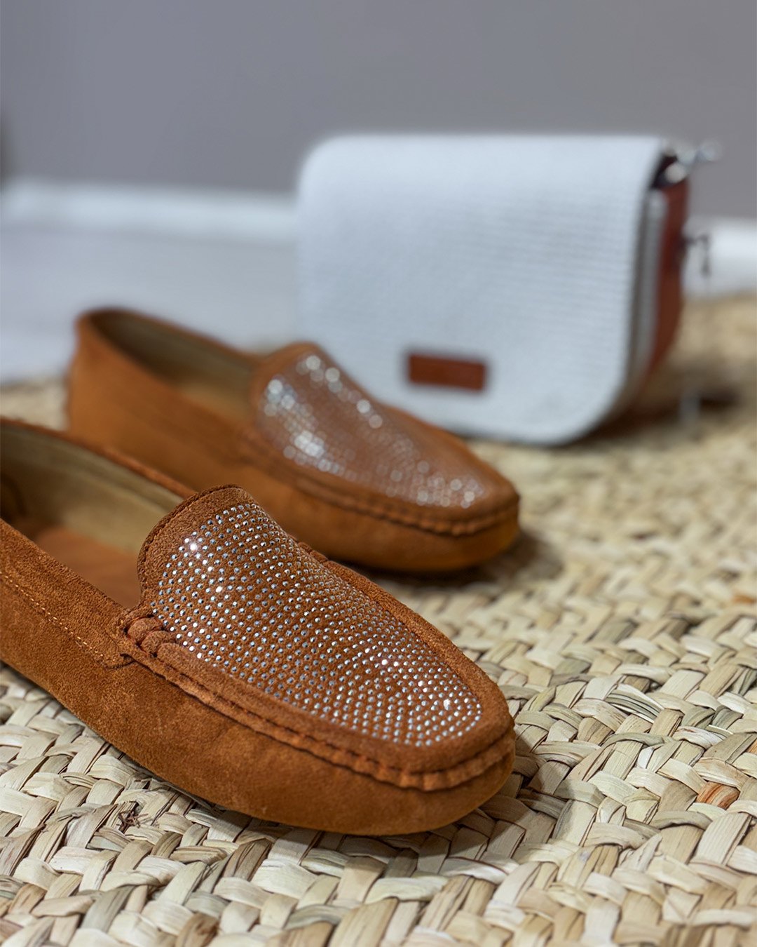 الینا نگینی