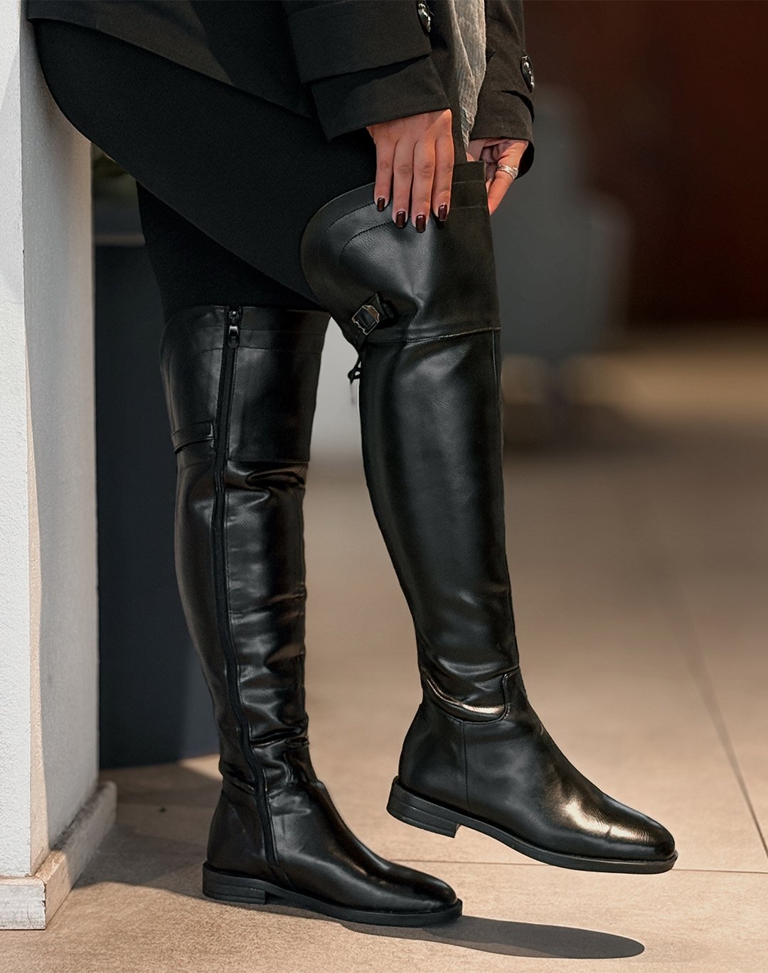 چکمه بالازانو پشت بند