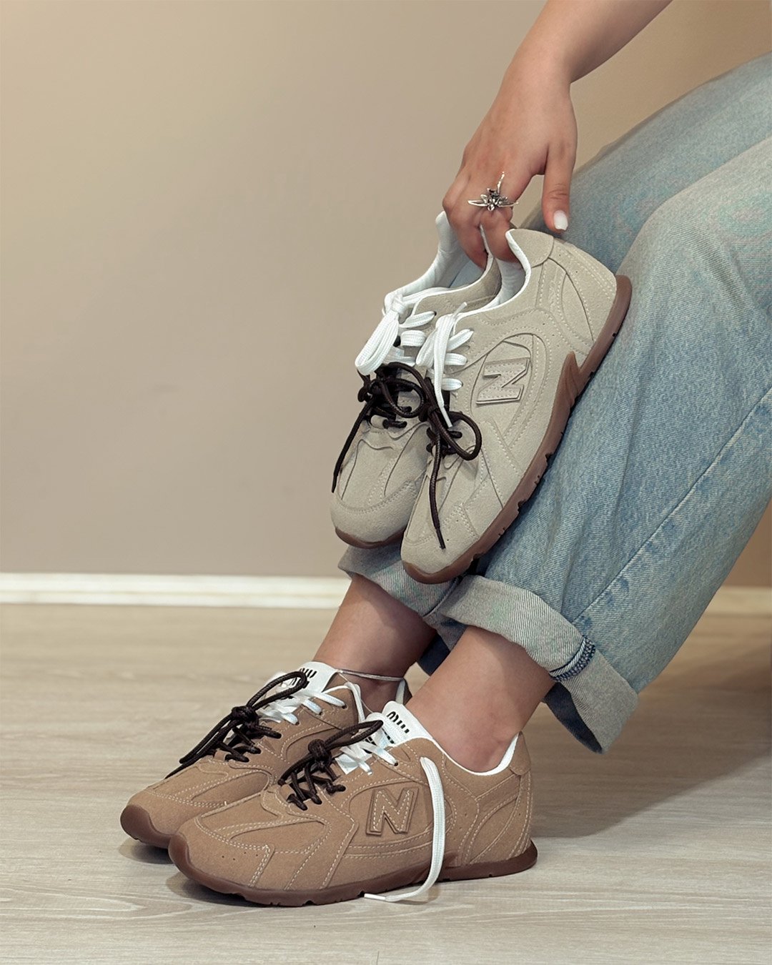 کتونی میومیو نیوبالانس